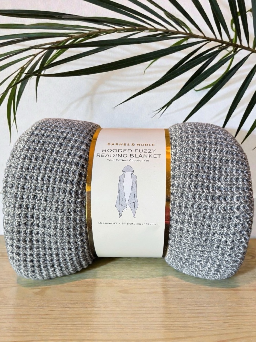 Barnes & Noble Hooded Fuzzy Reading Blanket Throw – Gray Knit – NWT